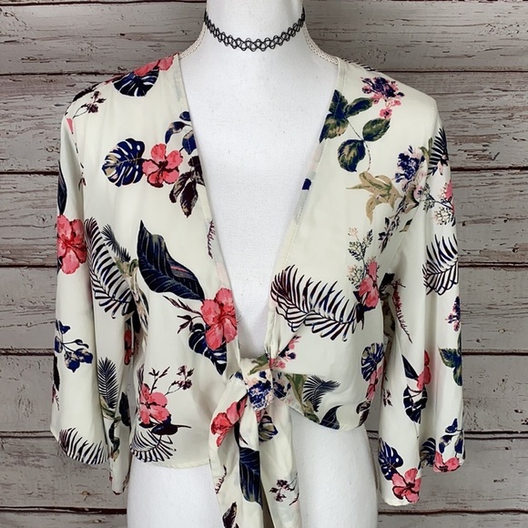 dee elly Small tie Front 3/4 sleeve blouse - Picture 2 of 9